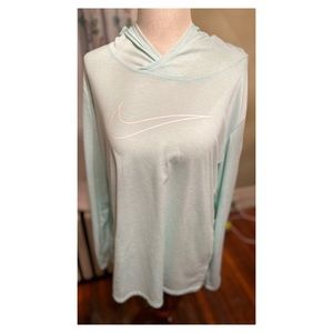 NIKE Women’s dri-fit, lightweight, long-sleeve t-shirt. Excellent condition.S-XL